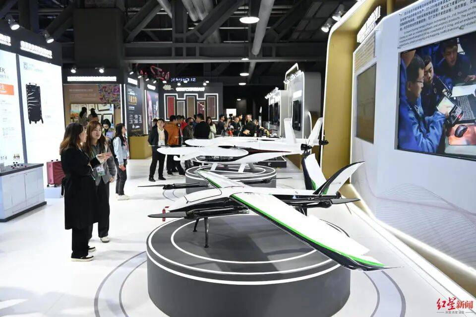 届进博会人形机器人、智能眼镜等“成都造”